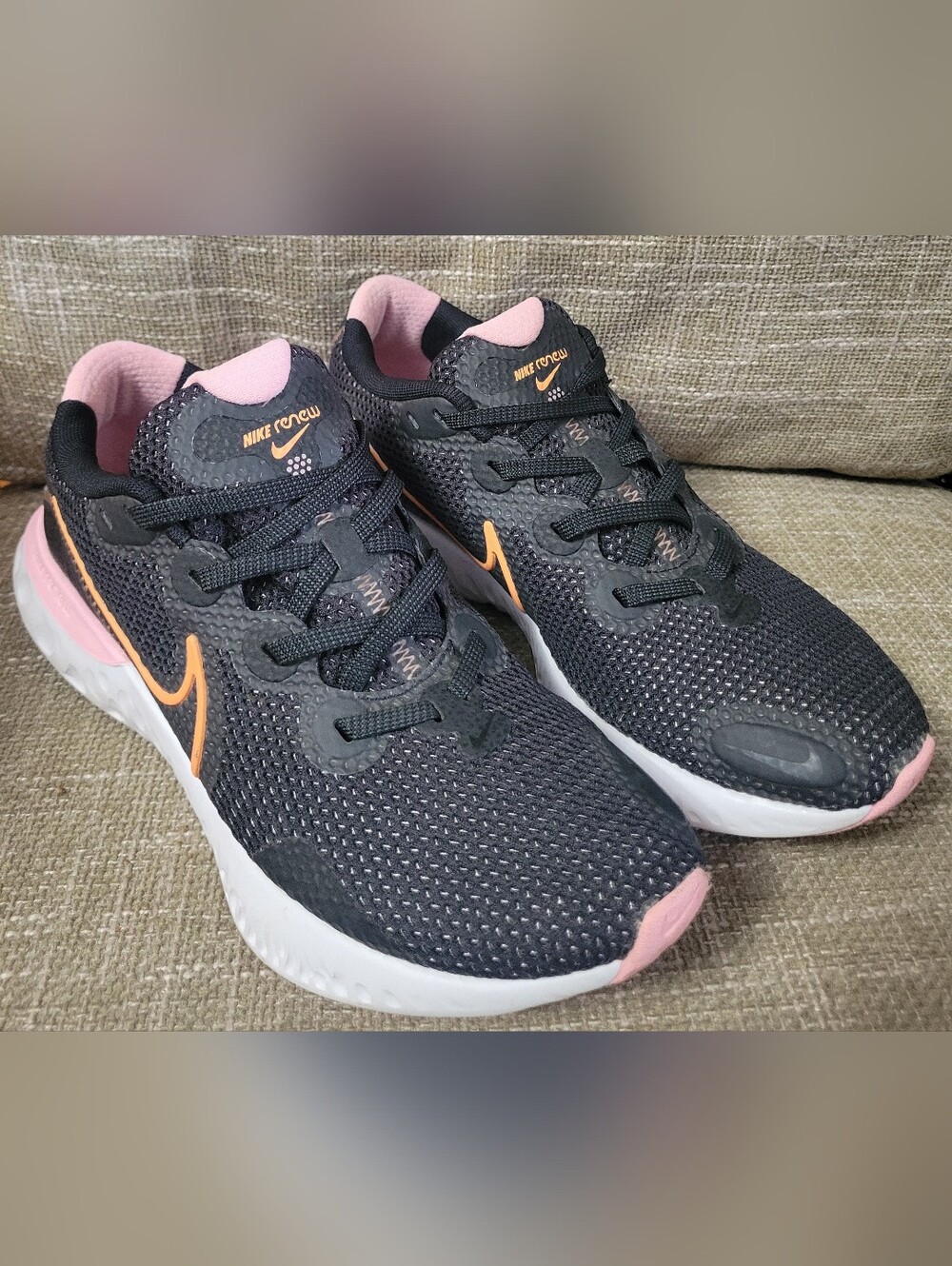 Nike Renew Women’s Black & Pink Running Shoes US Size 9